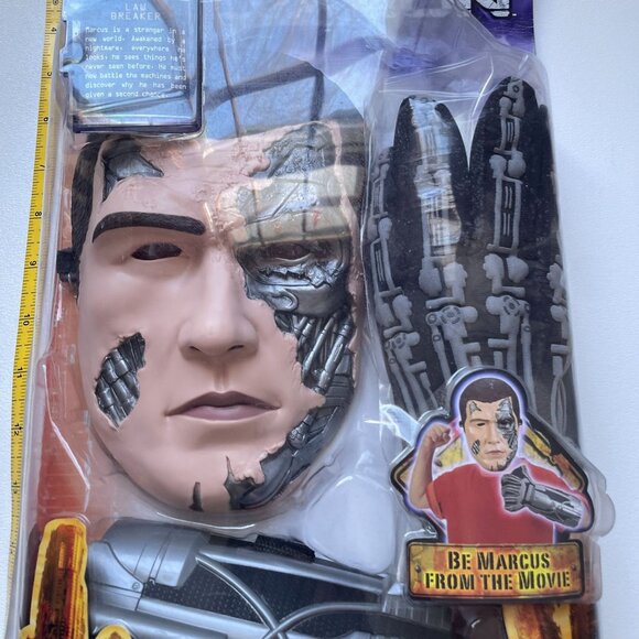 New Sealed Playmates "Terminator Salvation" Marcus Terminator Gear - Picture 4 of 5